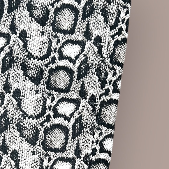 NWT - Good American - Snakeskin Pattern Pants Jeans - Cream/Black - 12 - Picture 6 of 11